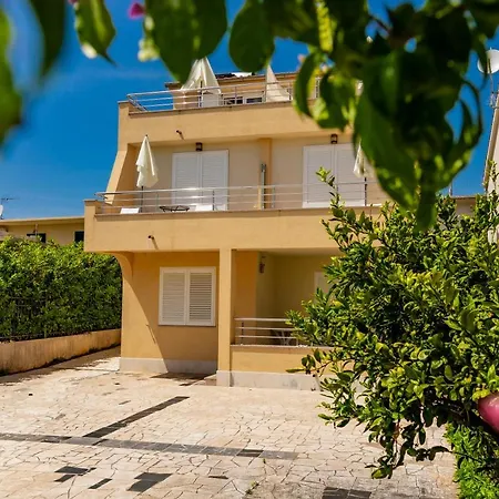 Mikulić * Rogoznica (Sibenik-Knin)