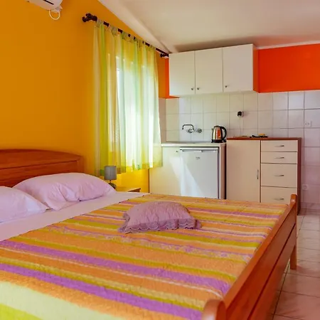 Mikulić Rogoznica (Sibenik-Knin)