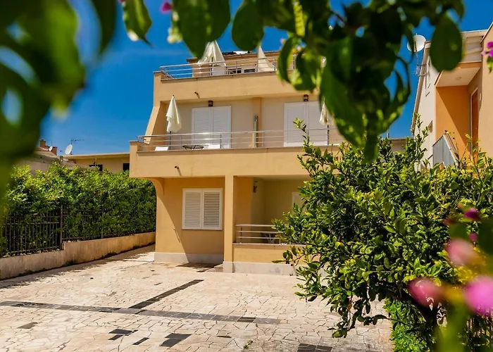 Mikulic * רוגוזניצה