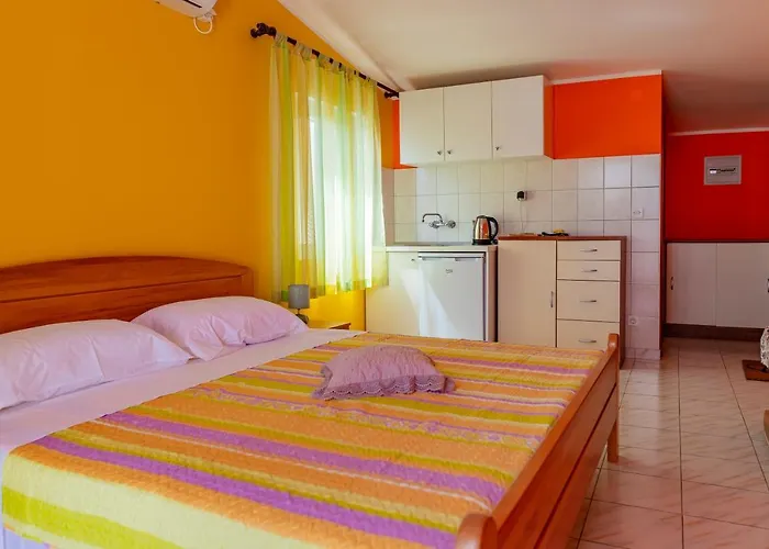 Mikulić Rogoznica (Sibenik-Knin)